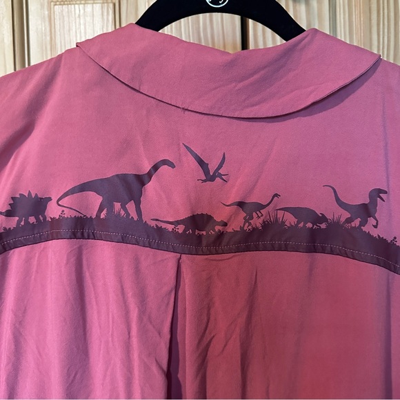 Jurassic Park Ellie Tie-Front Crop Woven Button-Up Plus Size (3X | Pink) - Picture 12 of 14